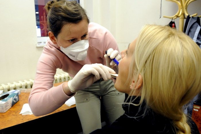 Ilustračný obrázok k článku Chorobnosť na Slovensku NARASTÁ! Zatvárajú sa školy a škôlky, pribúdajú prípady na COVID