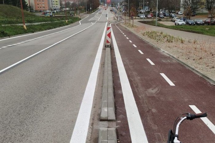 Ilustračný obrázok k článku Cyklotrasa na Spartakovskej je už takmer hotová: Aké budú jej vychytávky? FOTO