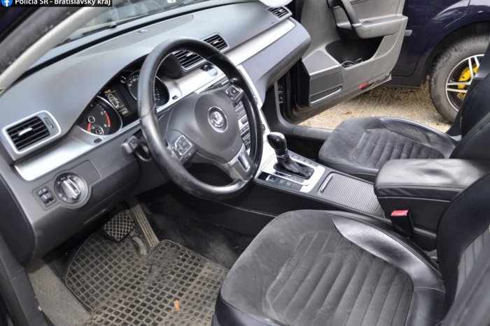 Ilustračný obrázok k článku Chceli vykradnúť auto, hrozí im 15 rokov natvrdo!