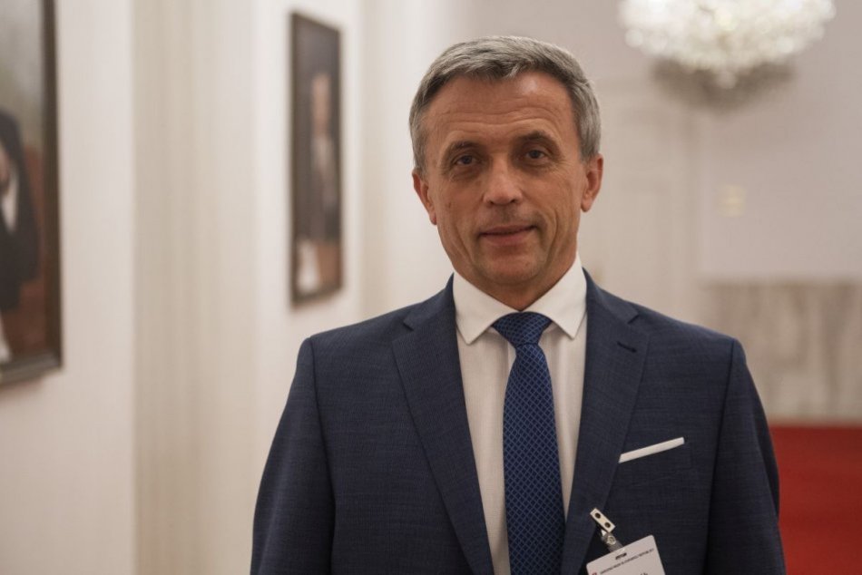 Ilustračný obrázok k článku O jedného menej: Ján Hrivnák mal stiahnuť kandidatúru na post generálneho prokurátora