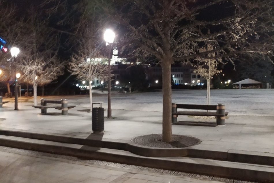 Ilustračný obrázok k článku Na Svätoplukovom námestí našli muža bez známok života: Prípad rieši polícia