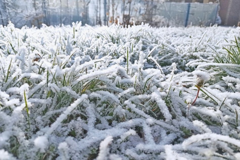 Ilustračný obrázok k článku Vyťahujte svetre a kabáty! Blíži sa ešte väčšie ochladenie a už začalo aj SNEŽIŤ!