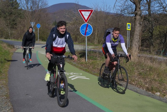 Ilustračný obrázok k článku Matúš Vallo: V novom roku zmiznú ďalšie billboardy a pribudnú cyklotrasy