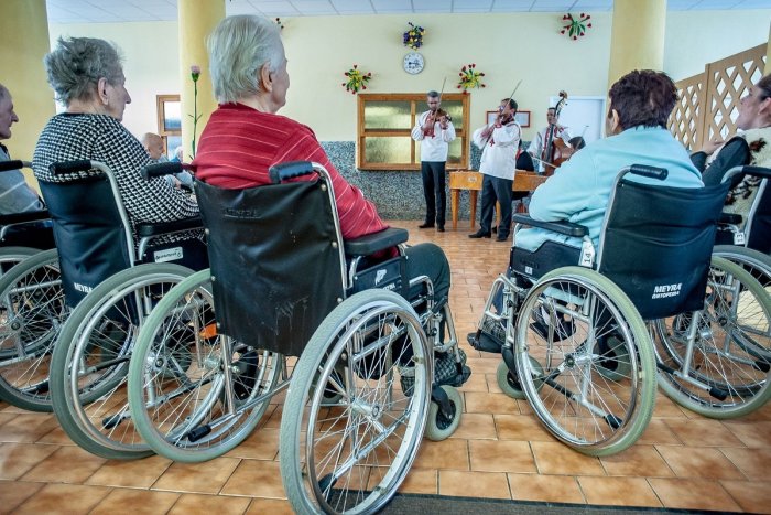 Ilustračný obrázok k článku Vo Fiľakove pribudne nová služba: Samospráva začala budovať denný stacionár