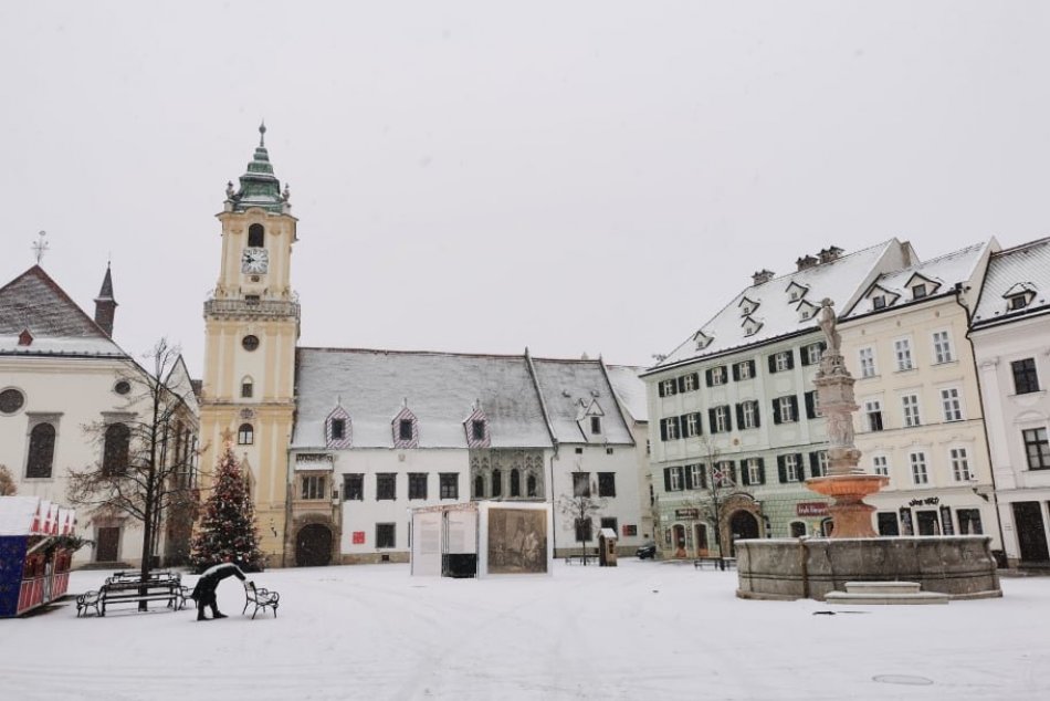 Ilustračný obrázok k článku V Bratislave SNEŽÍ! Pripravte sa na bielu perinu, ale aj hmlu