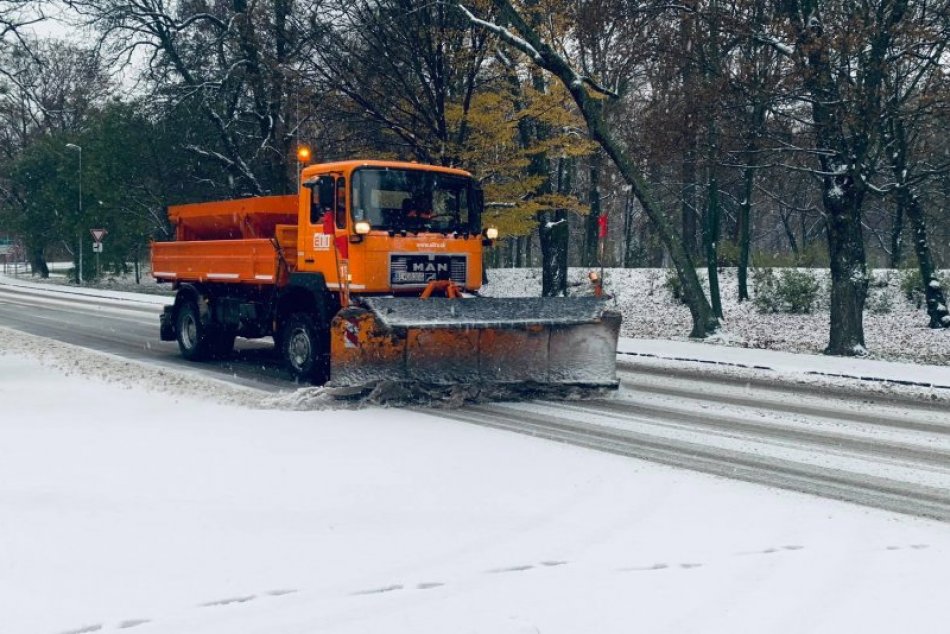 Ilustračný obrázok k článku Zvolenu zanikne zmluva s dodávateľom zimnej údržby: Kto sa postará o cesty a chodníky?