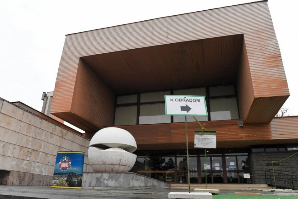 Ilustračný obrázok k článku Už rok spravuje Správa mestskej zelene verejný cintorín a krematórium. Pomohla táto zmena?, FOTO