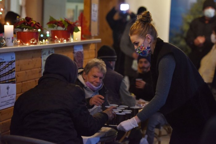 Ilustračný obrázok k článku SKUTKY hodné uznania: Vďaka charite sa v Trnave najedli ľudia v núdzi, FOTO