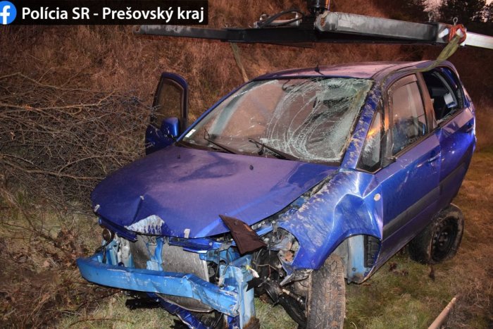 Ilustračný obrázok k článku Stáli pri ňom všetci svätí? Mladík prežil pád s autom z výšky 10 metrov! FOTO