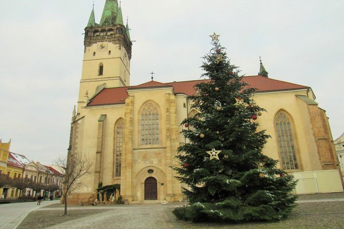 Ilustračný obrázok k článku Stromček v Prešove rozsvietili o niečo neskôr: Deti však potešil Mikuláš v centre mesta