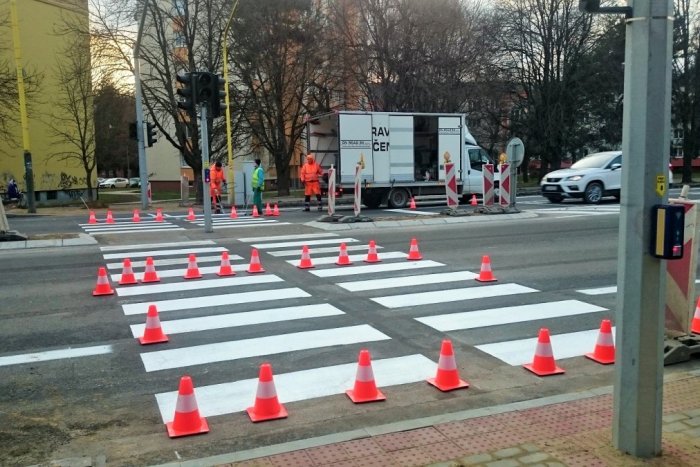 Ilustračný obrázok k článku Levočská má byť bezpečnejšia: Na obnovenom priechode pre chodcov pribudli novinky