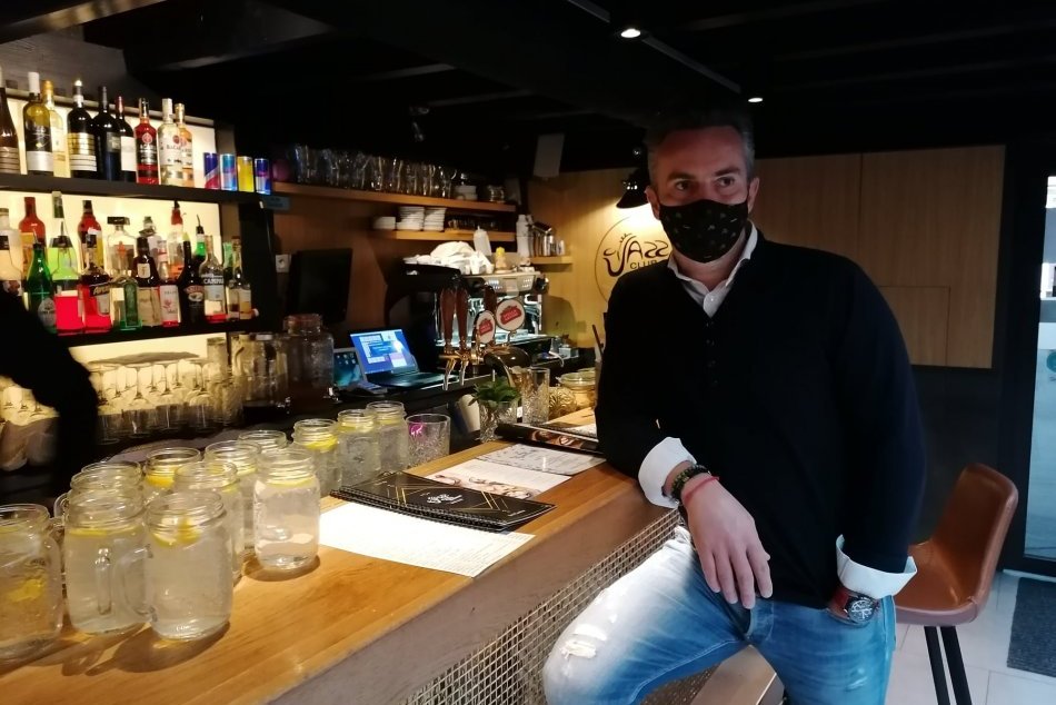 Ilustračný obrázok k článku Nie sme Kotlebovci, chceme len jasné pravidlá, hovoria majitelia otvorených prevádzok, FOTO