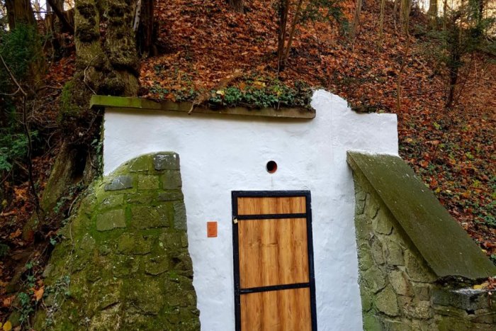 Ilustračný obrázok k článku Skladisko odpadu sa zmenilo na atraktívny priestor. Unikátne ľadovne otvoria už tento víkend