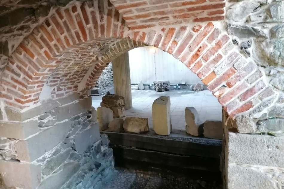 Ilustračný obrázok k článku Unikátne podzemné múzeum na Dolnej bráne čakajú veľké zmeny. Finančne prispejú i Maďari, FOTO