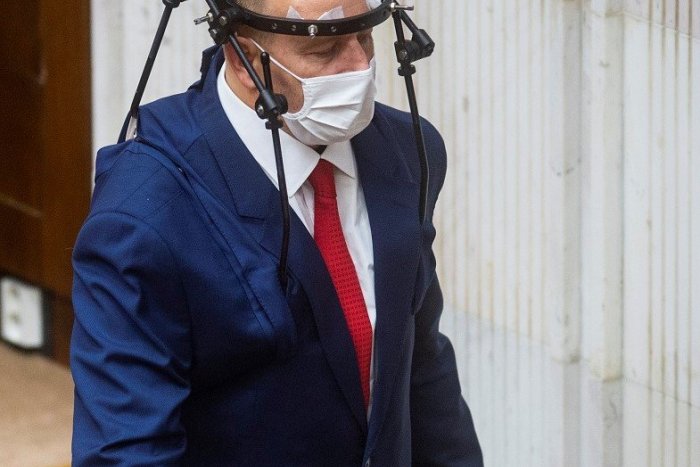 Ilustračný obrázok k článku Kauza horúceho čaju páli: Po vyhadzove námestníčky pre ošetrovateľstvo sa skloňuje DEMISIA