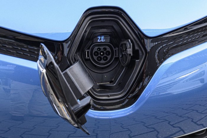 Ilustračný obrázok k článku Nabíjačka pre elektromobily nie je bezodná studňa. POZOR na pokuty!