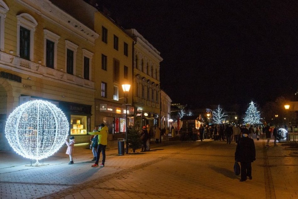 Ilustračný obrázok k článku Vianočné stánky si Nitra dlho neužila: Kvôli pandémii ich zrušili