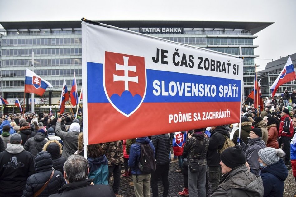 Ilustračný obrázok k článku Policajti o situácii na protivládnom proteste: Viacero zásahov, predviedli 12 ľudí