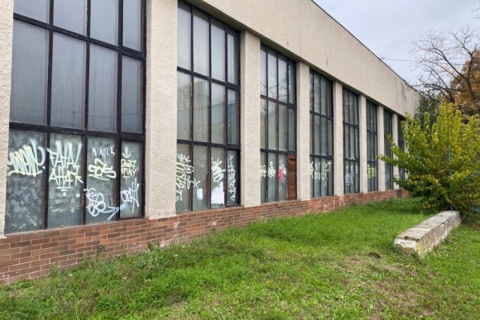 Ilustračný obrázok k článku Zlepšenie podmienok a úspora energií: Na kolkárni prebieha výmena okien