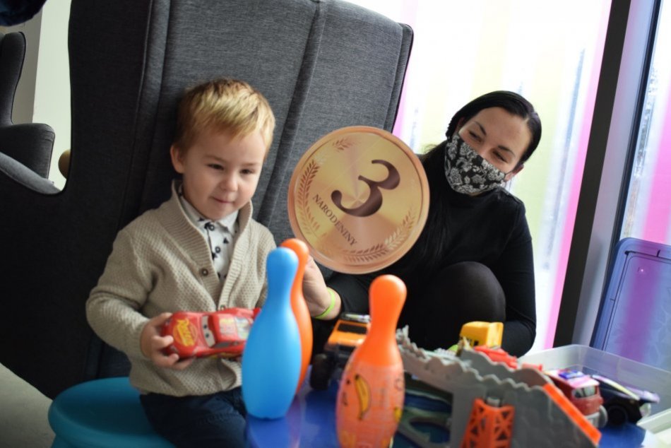 Ilustračný obrázok k článku Pamätáte sa na Maximiliána? Chlapček oslávil v michalovskej nemocnici tri roky