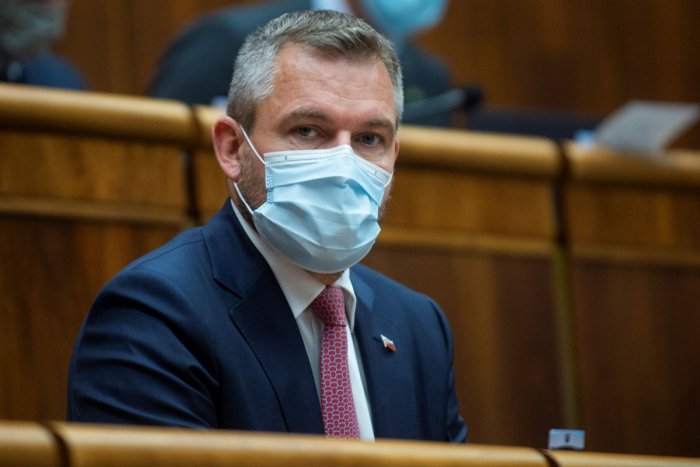 Ilustračný obrázok k článku Expremiér skončil v karanténe: Koronavírus už má aj Pellegrini! Čo ODKAZUJE všetkým?