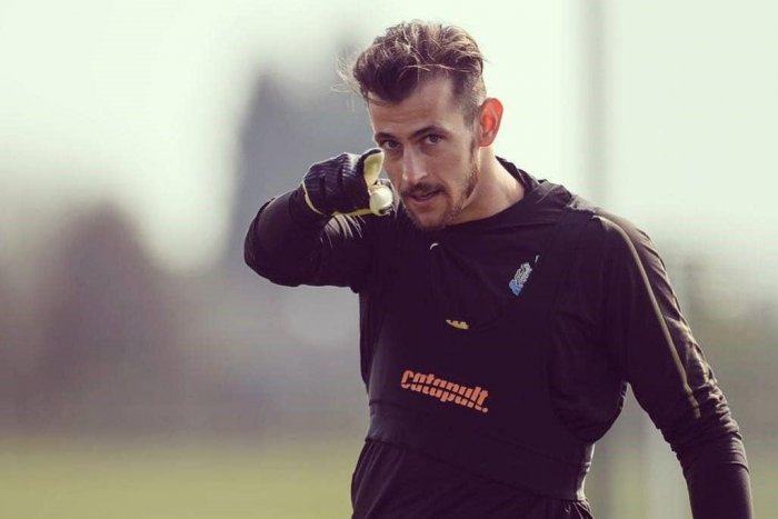 Ilustračný obrázok k článku Spoluhráči slovenského reprezentanta majú koronu a hlásia: STRAŠIDELNÝ priebeh ochorenia!