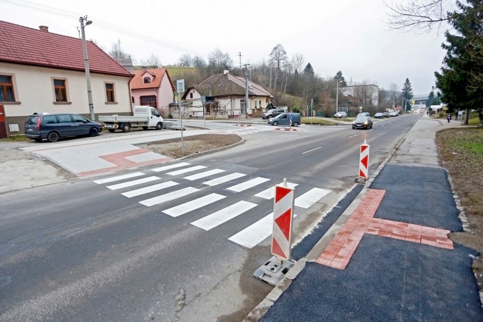Ilustračný obrázok k článku Bystričania sa dočkali: Na problematickej križovatke pribudli priechody, FOTO