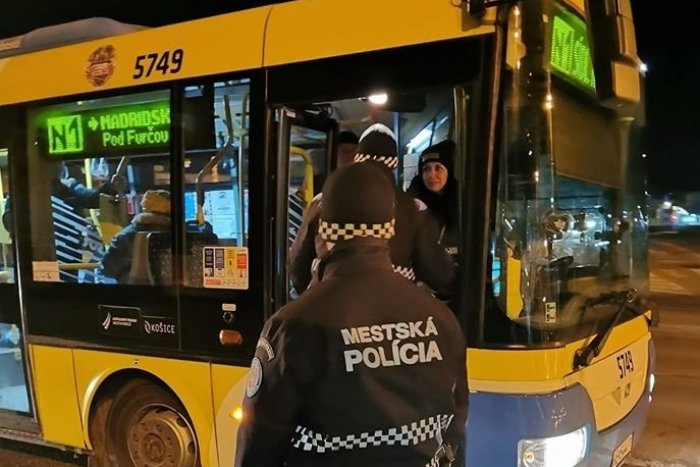 Ilustračný obrázok k článku Nočné autobusy budú jazdiť po novom. Prispôsobia sa vlakom