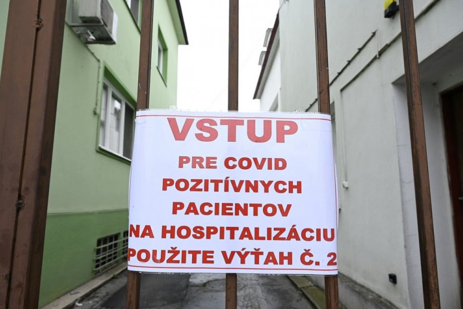 Ilustračný obrázok k článku Červená COVID nemocnica v Novom Meste nad Váhom hlási takmer plný stav