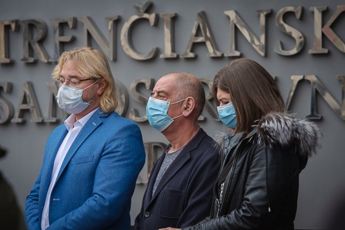 Ilustračný obrázok k článku Nemocnice sú v ťažkej situácii: Budú v Trenčianskom kraji celozávodné dovolenky?