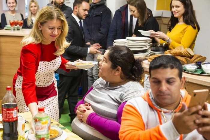 Ilustračný obrázok k článku Ľudia vo veľkom prichádzajú o prácu aj bývanie. Stále viac ich žije na ulici