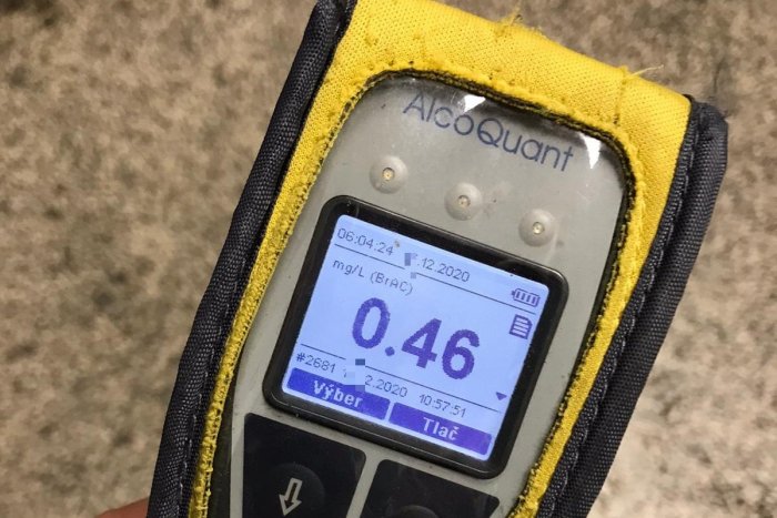 Ilustračný obrázok k článku Policajti sa nemaznali: Opitý vodič prišiel o vodičák i evidenčné značky auta