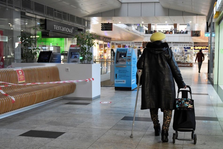 Ilustračný obrázok k článku Obchodníci majú dosť: Je čas zrušiť nezmyselné seniorské hodiny a otvoriť predajne!