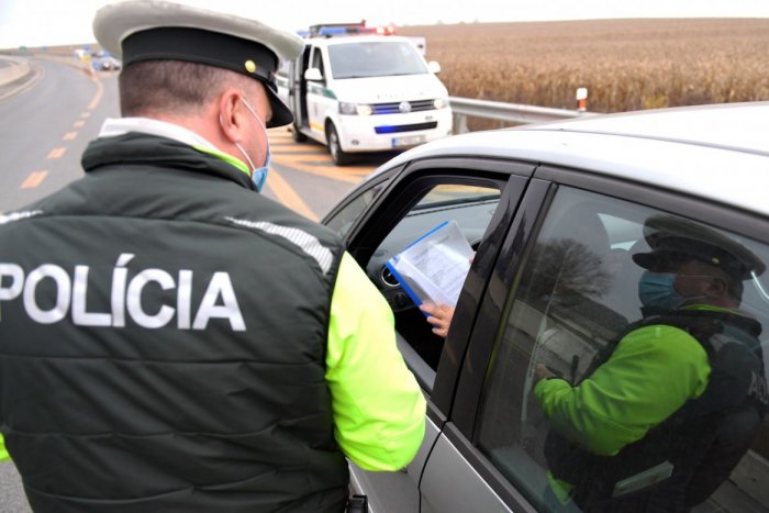 Ilustračný obrázok k článku Neuveriteľný hazard medzi Prievidzou a Novákmi: Vodič s pokutou 800 eur, FOTO