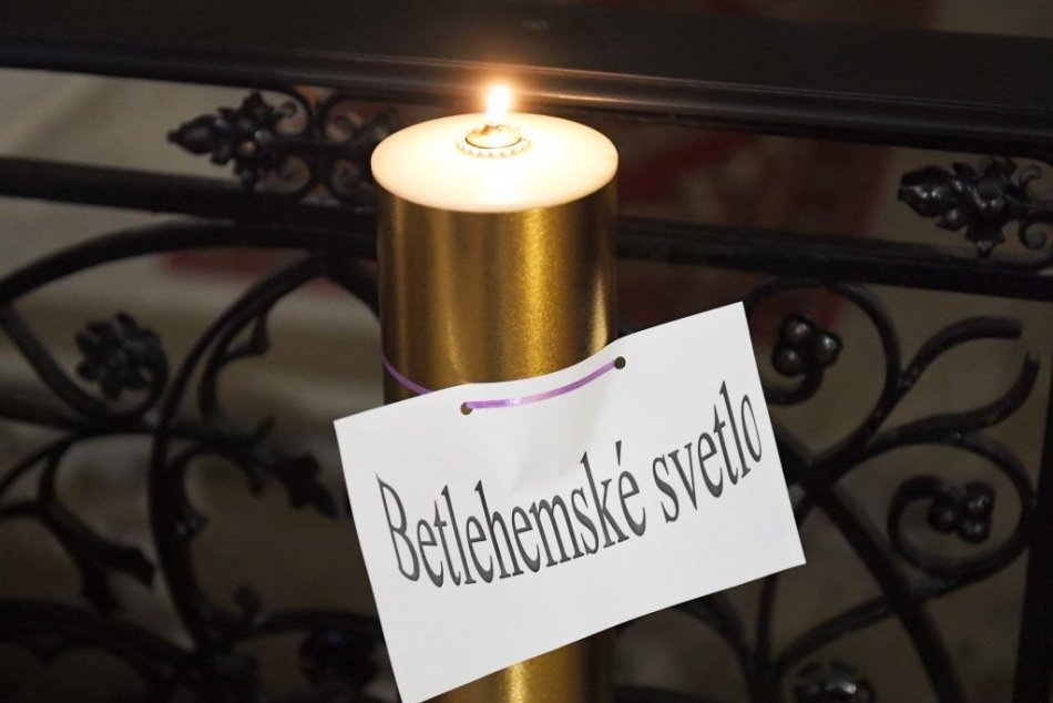 Ilustračný obrázok k článku Betlehemské svetlo v Prievidzi: Získať sa dá na samoobslužných miestach