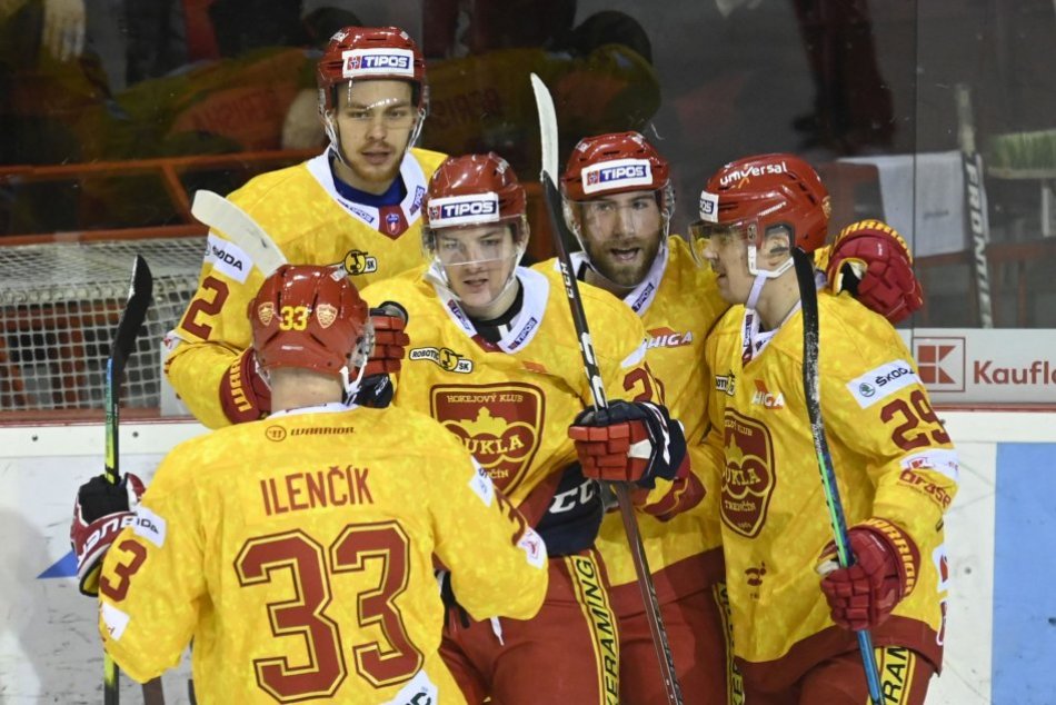 Ilustračný obrázok k článku Dukla Trenčín prišla o duo útočníkov: Okuliar a Sádecký idú do zahraničných líg