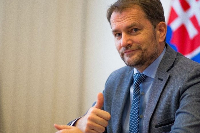 Ilustračný obrázok k článku Statusy Matoviča z karantény: Korona je FALOŠNICA, bojí sa DIÉTY a kto je BLÁZON?