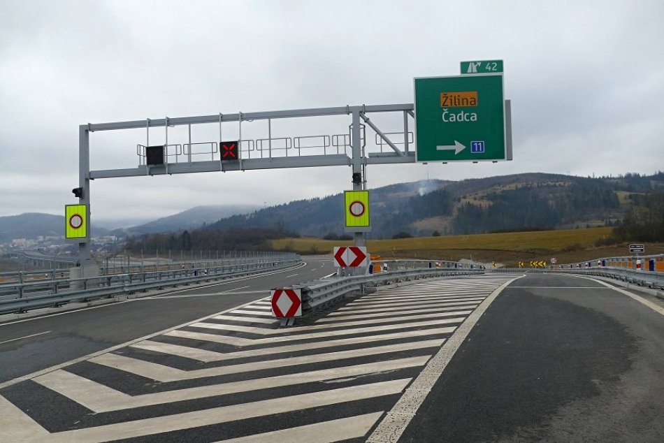 Ilustračný obrázok k článku Dobrá správa pre vodičov: Obchvat Čadce je otvorený, ušetríme aj 30 minút, VIDEO