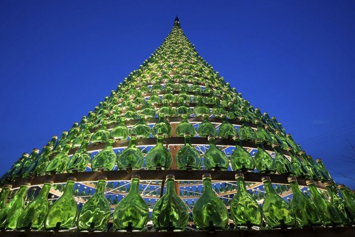 Ilustračný obrázok k článku Zabudnite na klasiku: 20 NAJBIZARNEJŠÍCH vianočných stromčekov z celého sveta