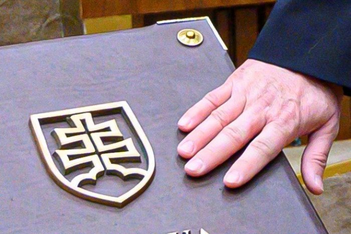 Ilustračný obrázok k článku Handlová má nového poslanca: Sľub zložil Peter Dudáš