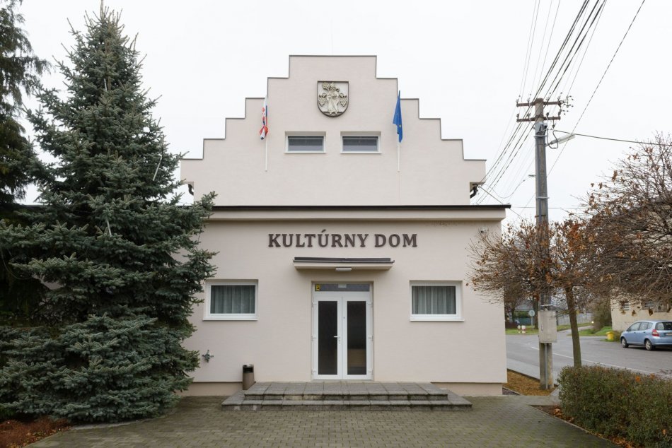 Ilustračný obrázok k článku Pandémia život v obci nezastavila: Uľahčila rekonštrukciu kultúrneho domu i škôlky