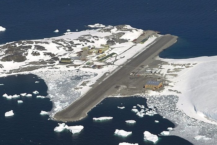 Ilustračný obrázok k článku Koronavírus si prerazil cestu až na Antarktídu, zaznamenali tam prvé desiatky prípadov