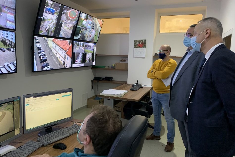 Ilustračný obrázok k článku V Bystrici rozšírili riadiace stredisko mestskej polície: Pribudli aj nové pracovné miesta