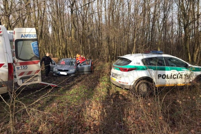 Ilustračný obrázok k článku KTOVIE, ako by to dopadlo, keby prišli neskôr... Policajti pomohli mužovi v ohrození života