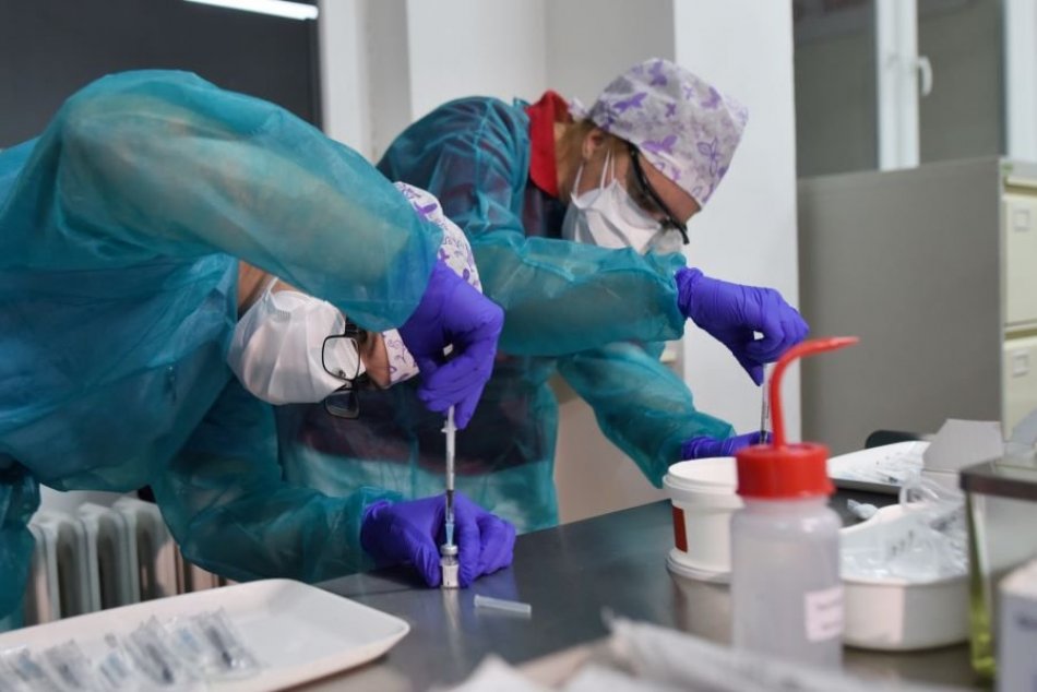 Ilustračný obrázok k článku Očkovanie sa začalo už aj v Česku: Kto dostal vakcínu medzi prvými?