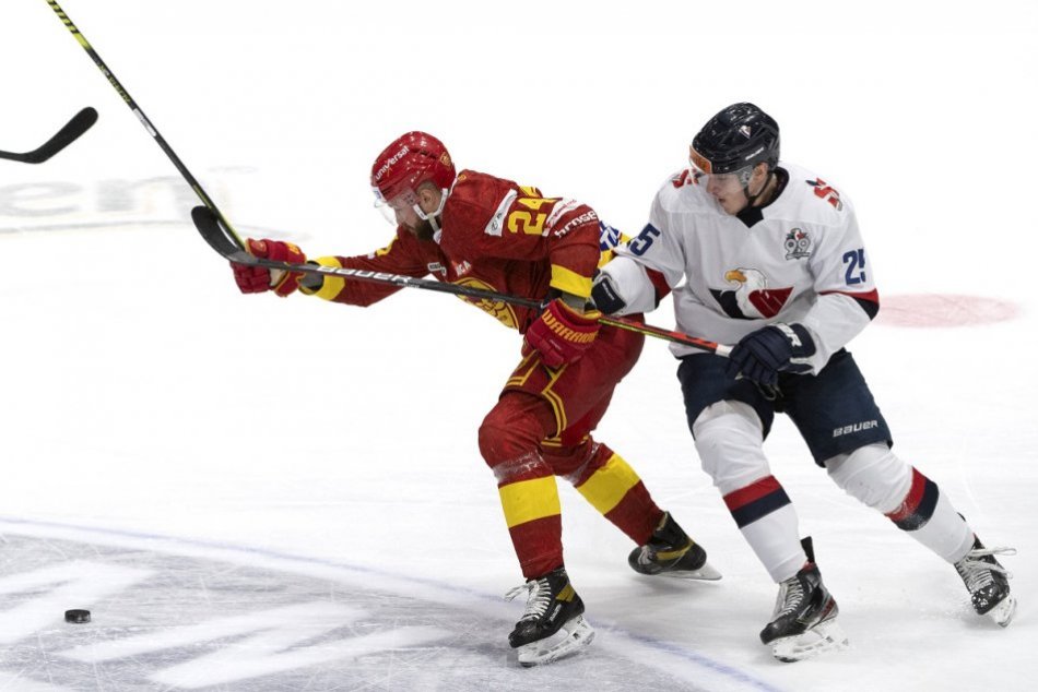 Ilustračný obrázok k článku Skvelá trojgólová päťminútovka Dukly Trenčín Slovan nezastavila, FOTO