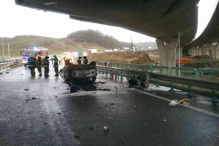Ilustračný obrázok k článku Nové INFO k tragickej nehode na diaľnici: Auto začalo horieť, keď sa prevrátilo