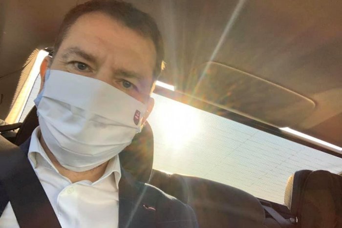 Ilustračný obrázok k článku Ďalšie statusy premiéra na Facebooku: VIETE, koho ponúkol na očkovanie za 10-tisíc lajkov?