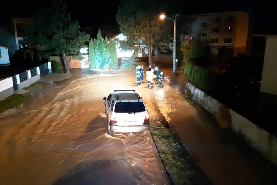 Ilustračný obrázok k článku Lehota pod Vtáčnikom sa ocitla pod vodou: Zalialo cesty a pozemky, FOTO