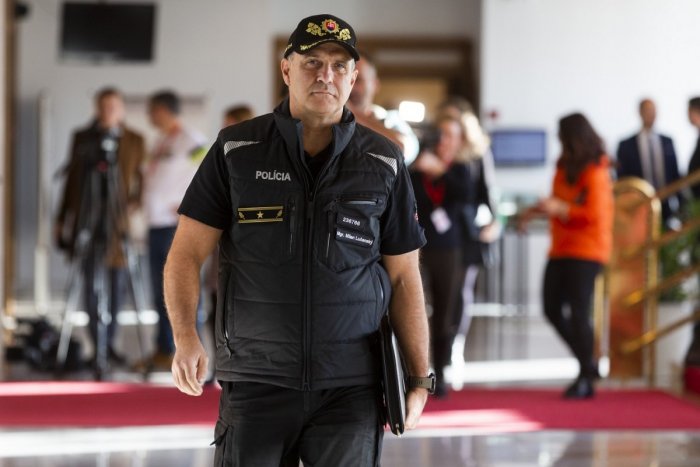 Ilustračný obrázok k článku Reakcie politikov na Lučanského pokus o samovraždu: Zodpovednosť Matoviča a megaprúser!